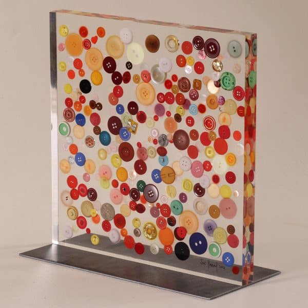 Eric; Bossard; upcycling; surcyclage; sculpture; Inclusion; acrylique; embedment; acrylic; bouton; multicolore;
